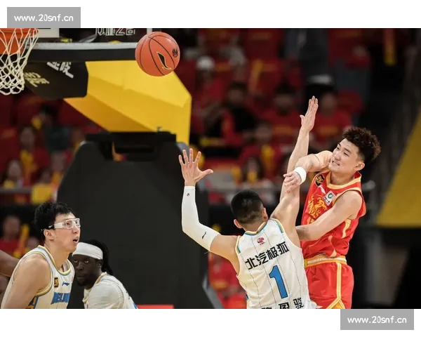 赛后回顾:精彩瞬间与球员表现全面解析